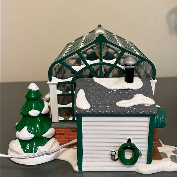 Snow Village Department 56 Secret Garden Florist & Greenhouse.  Set of 2 - Picture 13 of 15